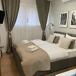Verena'S Place Old Town Guest house 3*