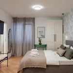 Guest house Verena'S Place Old Town 3*
