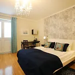 Verena's Place Old Town بيت ضيافة