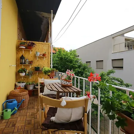 Verena's Place Old Town Гостевой дом