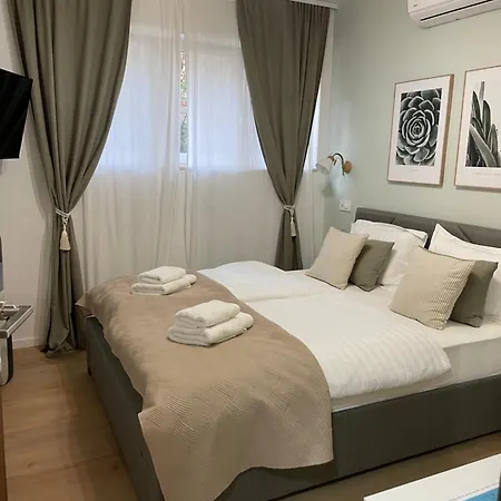 Verena's Place Old Town Гостевой дом 4*