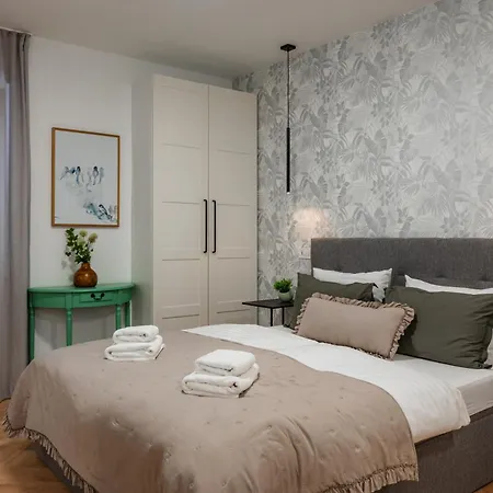 Verena's Place Old Town 4* Задар