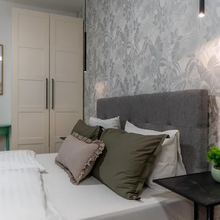 Verena's Place Old Town 4* Задар