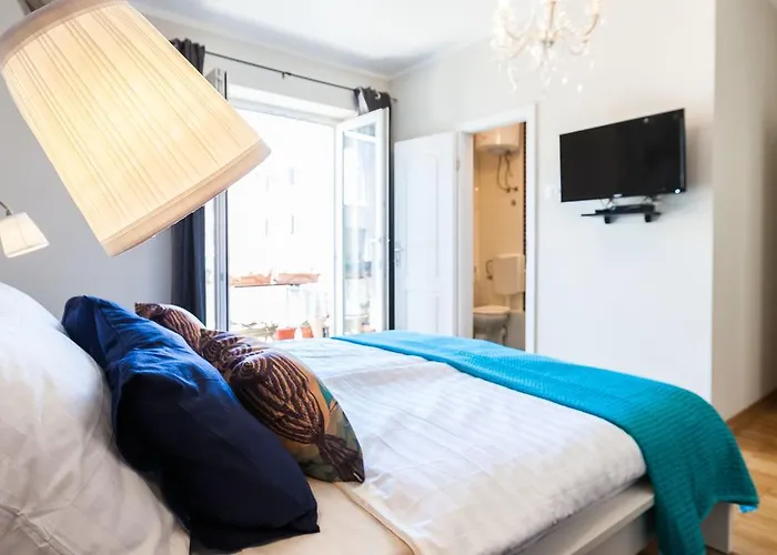 Konukevi Verena's Place Old Town 4*